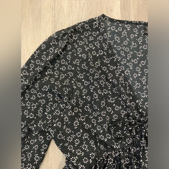 SHEIN Floral V-Neck Peplum Blouse - Picture 5 of 5